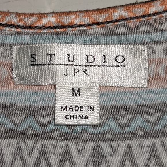 Studio by JPR top size medium - Picture 3 of 6